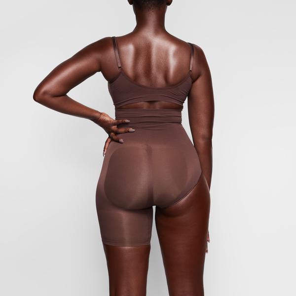 Skims SOLUTION SHORT #2 One Leg Shapewear Čokoláda | UTHY-35978