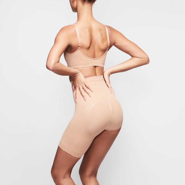 Skims SOLUTION SHORT #2 One Leg Shapewear Béžové | XFNP-38691