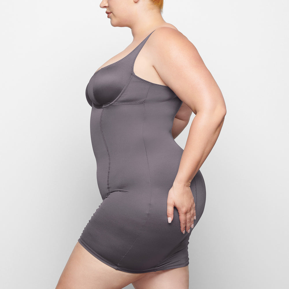Skims STRETCH SATIN Dress Nachový | YXMO-39584