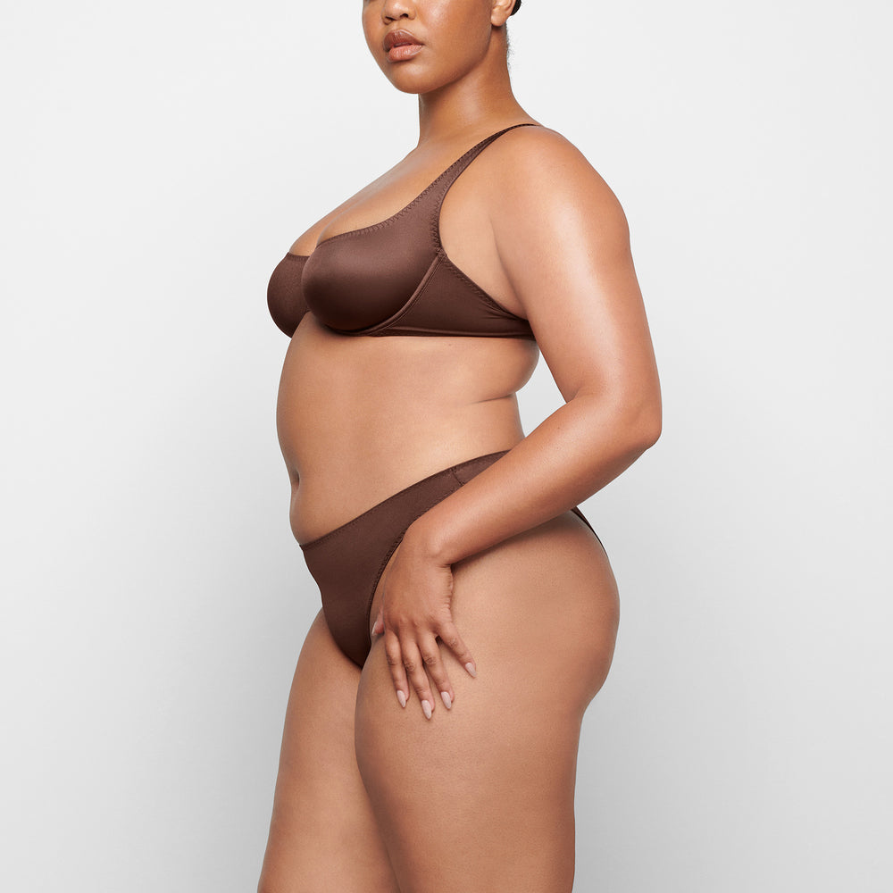Skims STRETCH SATIN HIGH LEG Bikini Čokoláda | KUTX-87614