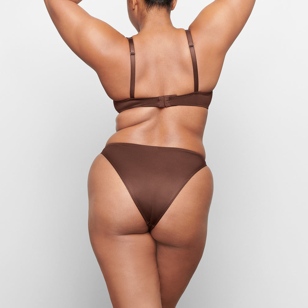 Skims STRETCH SATIN HIGH LEG Bikini Čokoláda | KUTX-87614