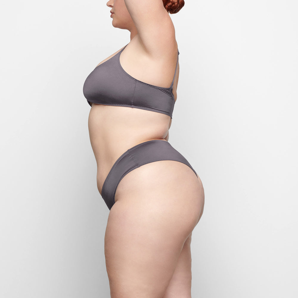Skims STRETCH SATIN Hipster Nachový | MJIP-18730