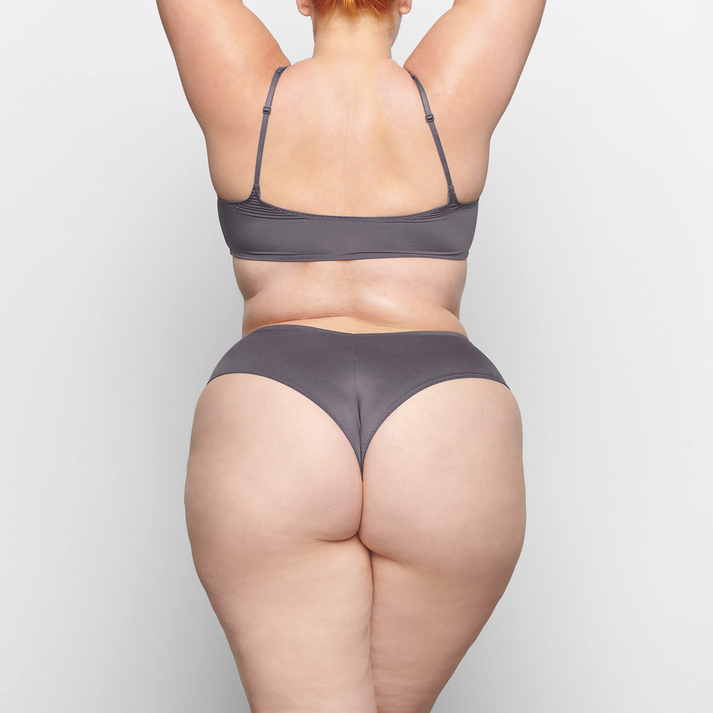 Skims STRETCH SATIN Hipster Nachový | MJIP-18730
