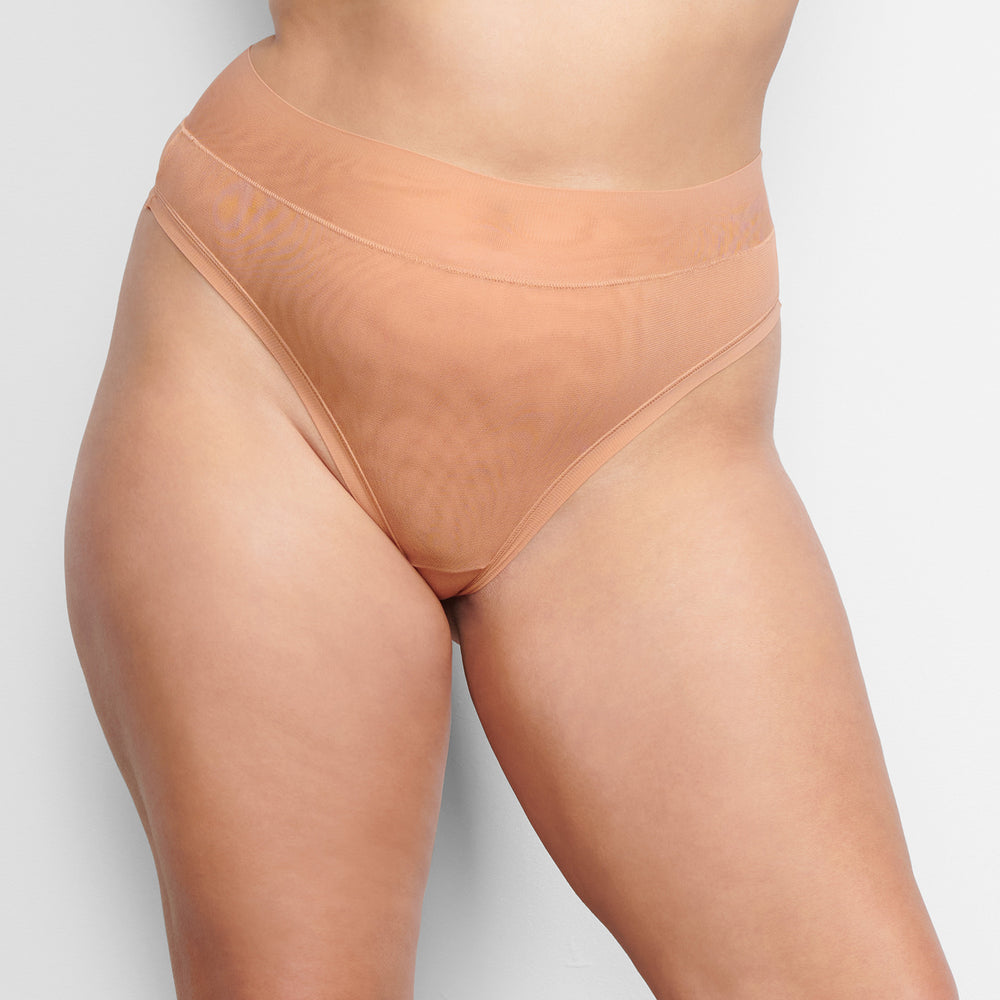 Skims SUMMER MESH MID WAIST Thong Béžové | UOQY-65129