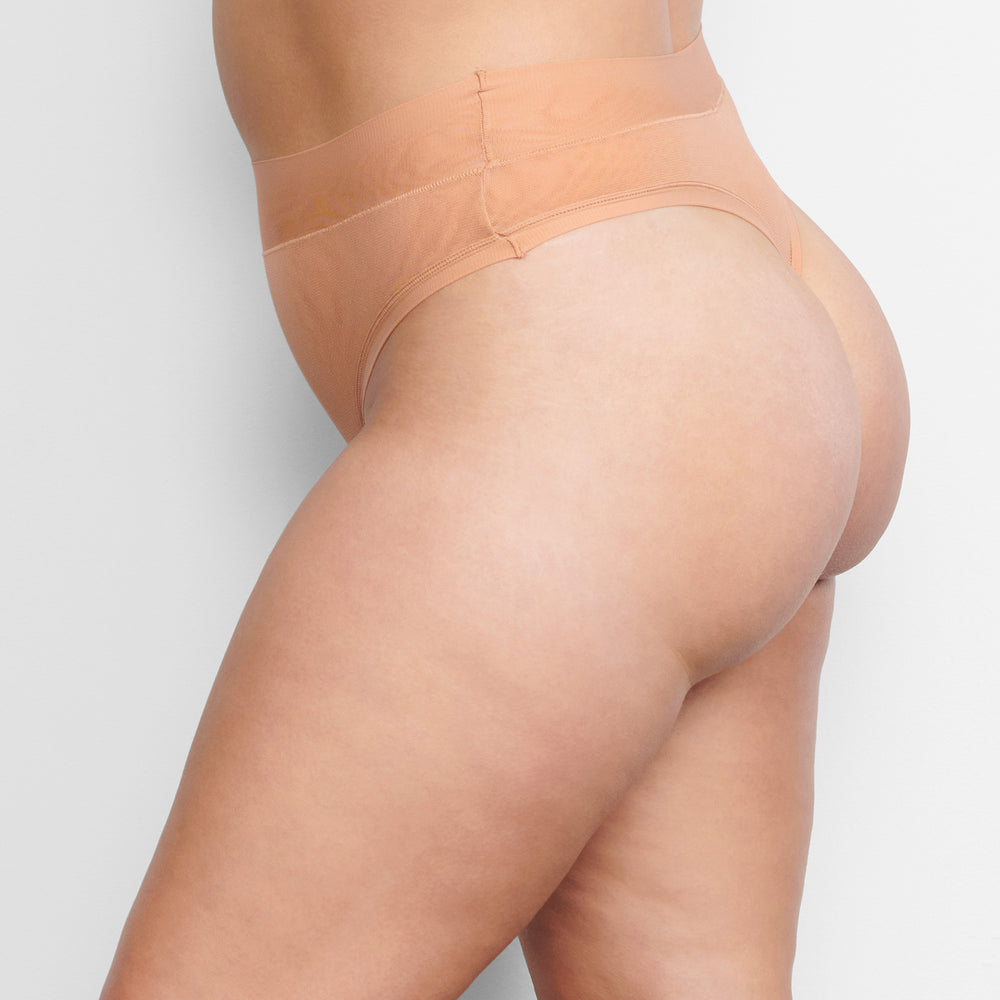 Skims SUMMER MESH MID WAIST Thong Béžové | UOQY-65129