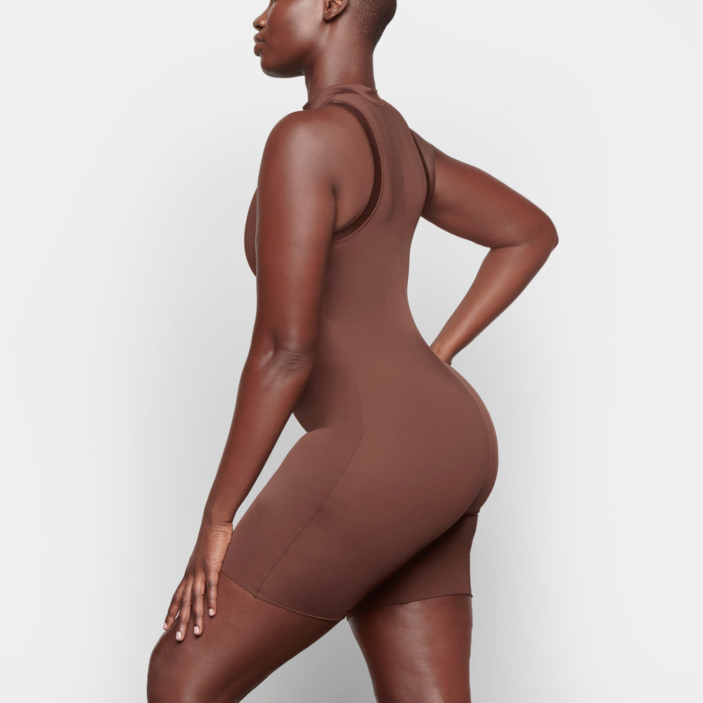 Skims SWIM MOCK NECK CYCLE SUIT One Piece Čokoláda | FBCM-13845