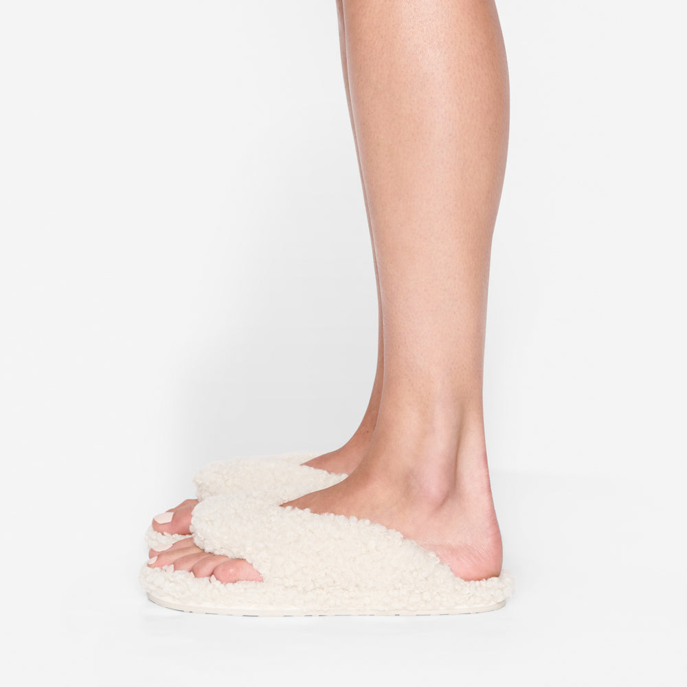 Skims TEDDY Papuce Biele | XYWI-13985