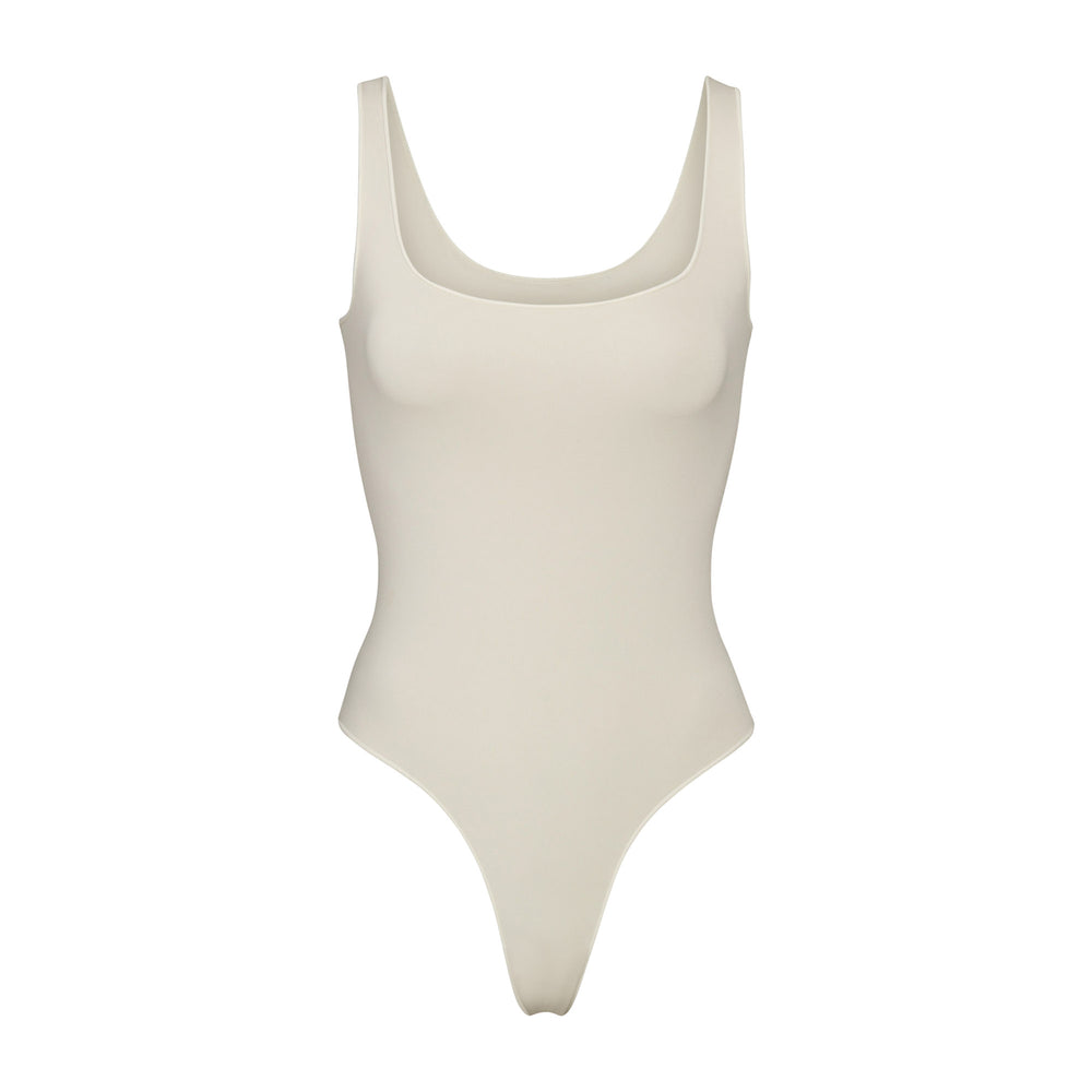 Skims ESSENTIAL Scoop Neck Bodysuit Biele | BYAT-34761